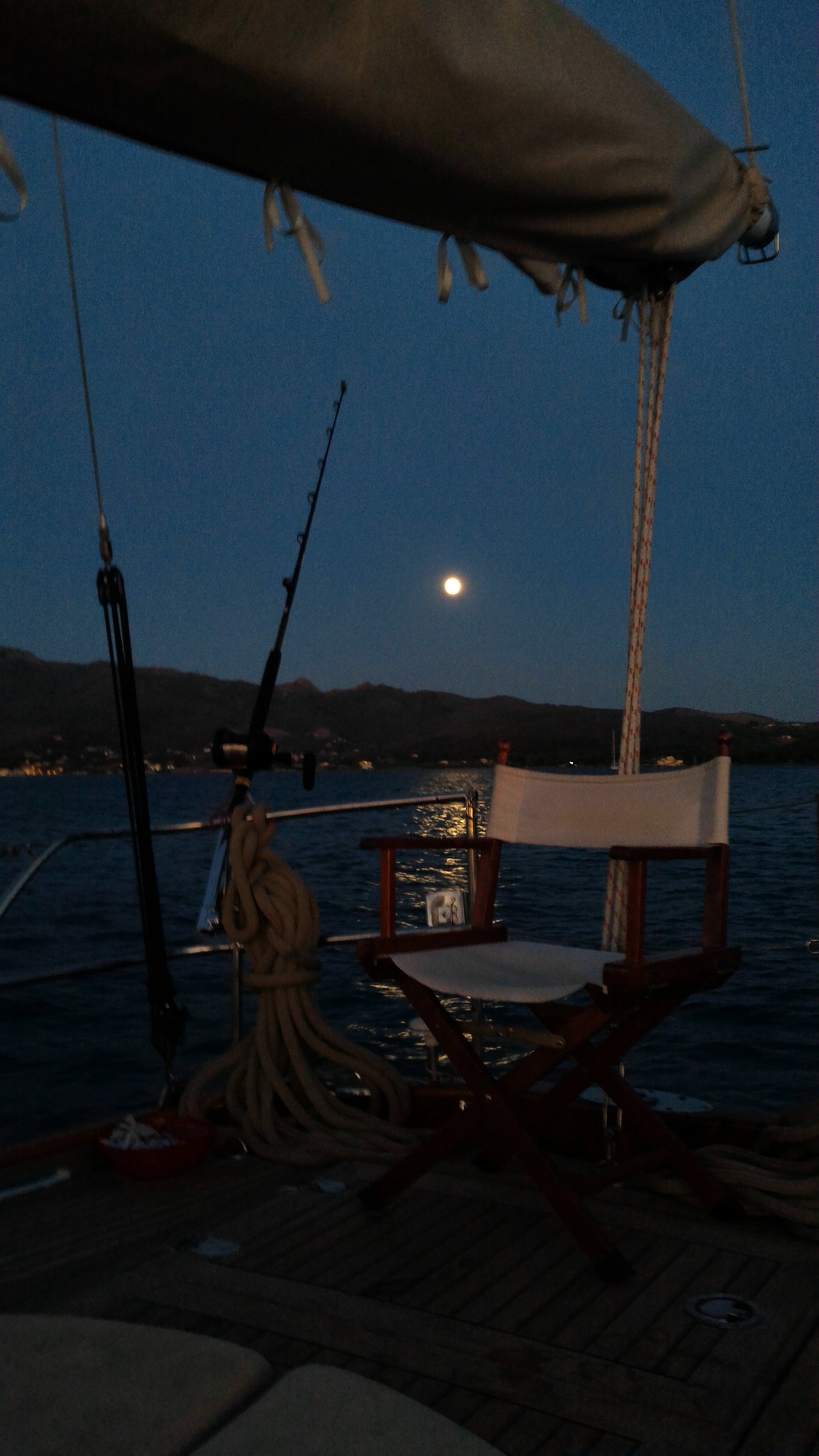 Cockpit at night, you can secure your chair for navigation in the same position